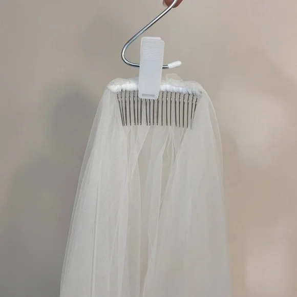 Elegant White Floral Veil - Picture 9 of 9